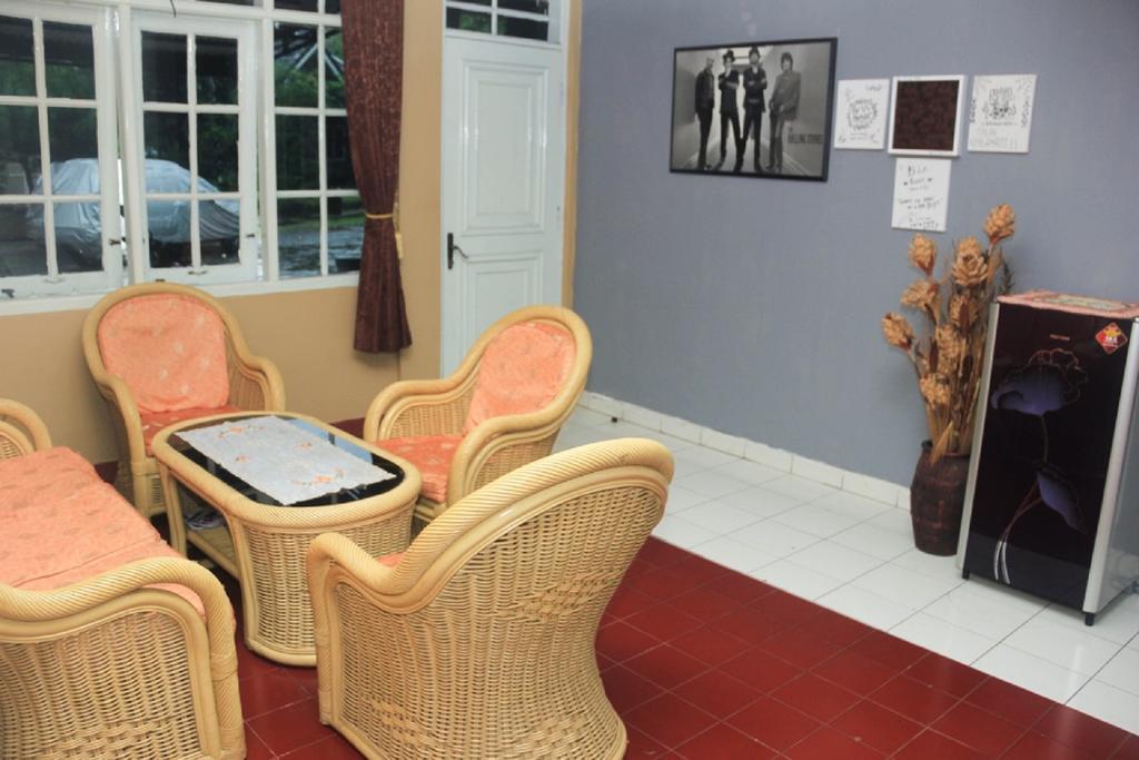 Pele Guesthouse Bandung Exterior foto
