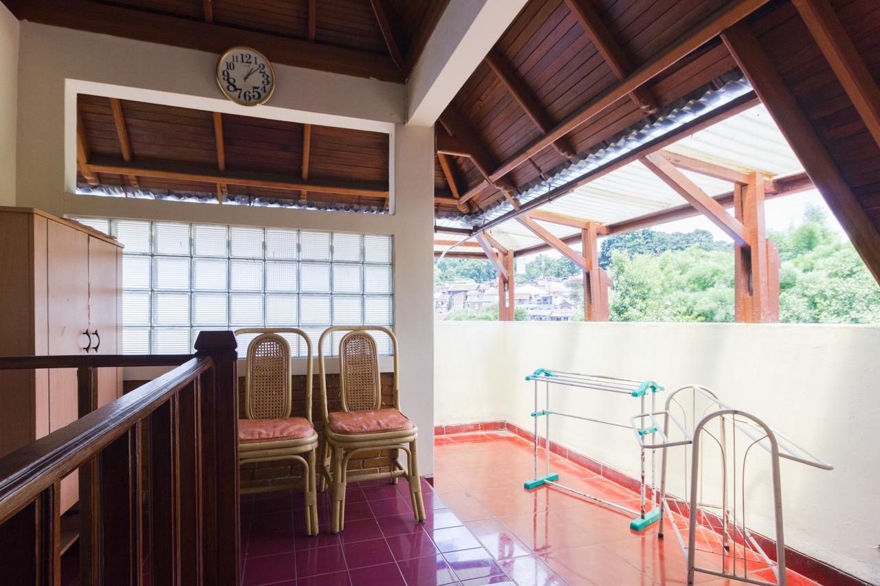 Pele Guesthouse Bandung Exterior foto